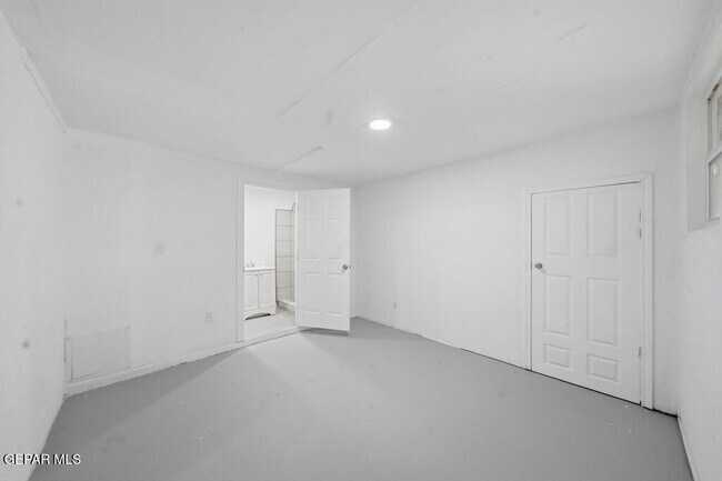 Foto del edificio - 5833 Ybarra Ct