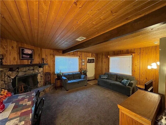 Foto del edificio - Warm & Cozy Single-Story Home in Big Bear City