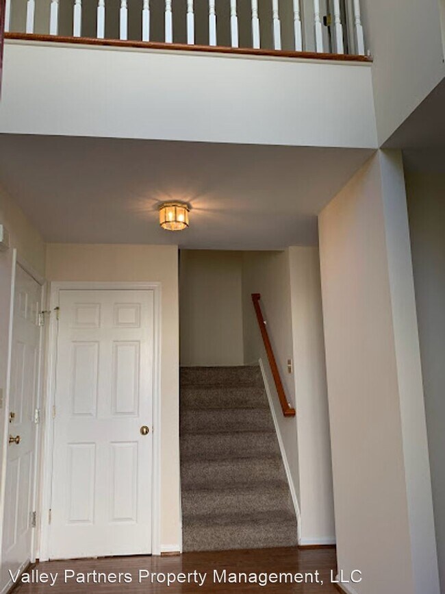 Building Photo - 3 br, 2.5 bath House - 6870 Hunt Dr.