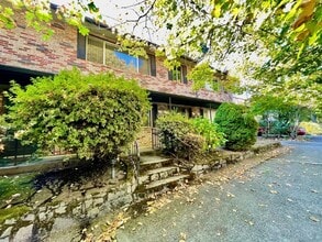 Building Photo - 1309 NE 24th Ave