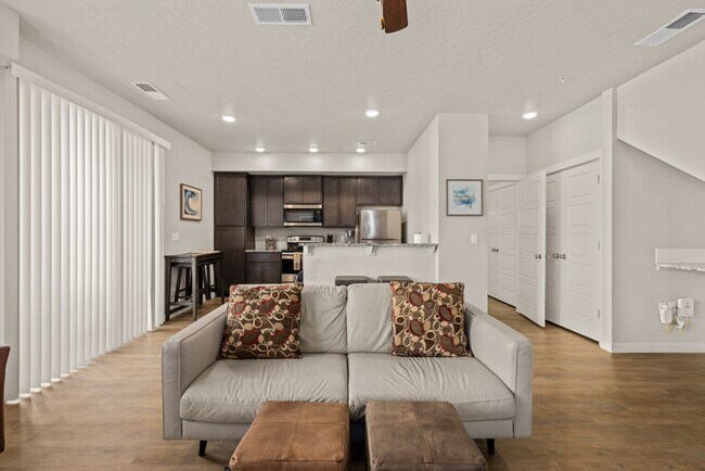 Foto del edificio - Beautiful Home in Garden City!