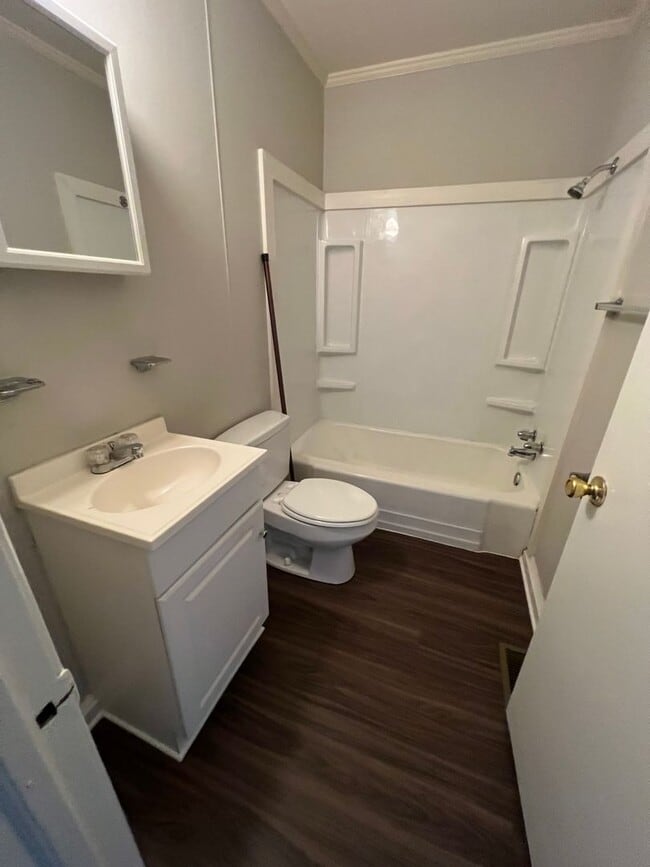 Building Photo - Chapel Hill/1BR Duplex S. Merritt Mill AVAIL