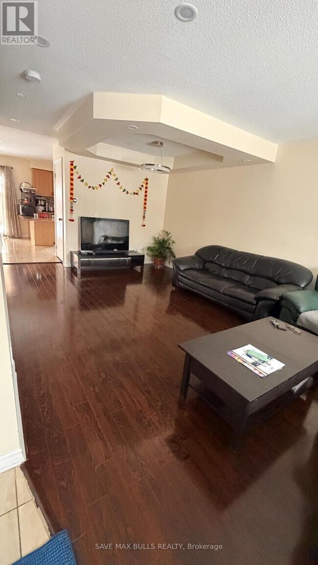 Photo du bâtiment - 29 Softneedle Ave