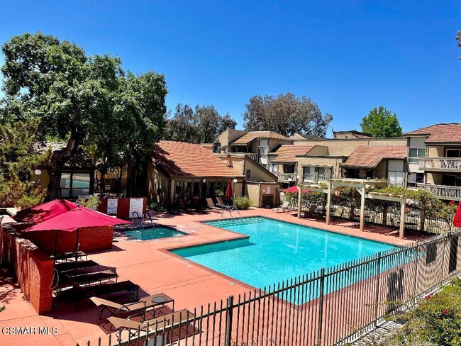 Foto del edificio - 460 Arbor Ln Ct