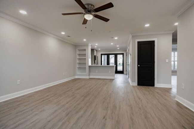 Building Photo - 490 S Barnett Shoals Rd