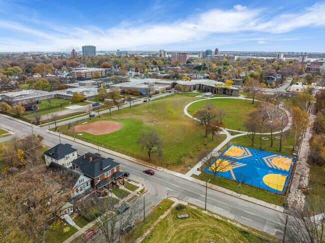 Foto del edificio - 2404 Baldwin St