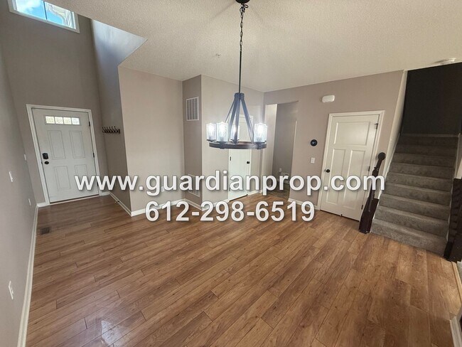 Foto del edificio - Luxury Townhouse Available Now, Lower Family Room w/Walkout, Balcony, 4 Baths, Large Primary
