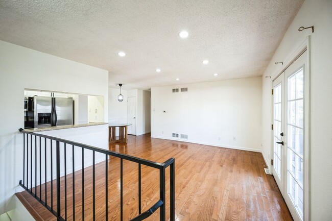 Building Photo - Charming 2BR Condo in Denver