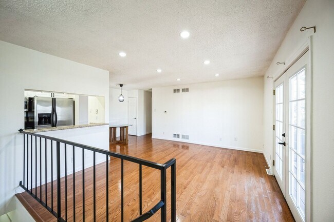 Foto del edificio - Charming 2BR Condo in Denver