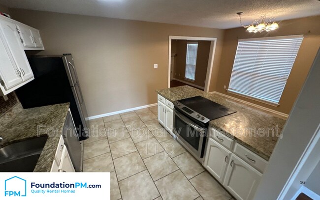 Building Photo - 9375 Club Walk Ct