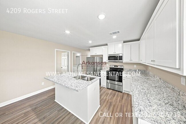 Building Photo - 4209 Rogers St