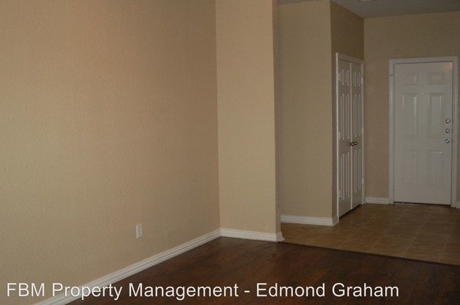 Building Photo - 1709 N Kaufman St