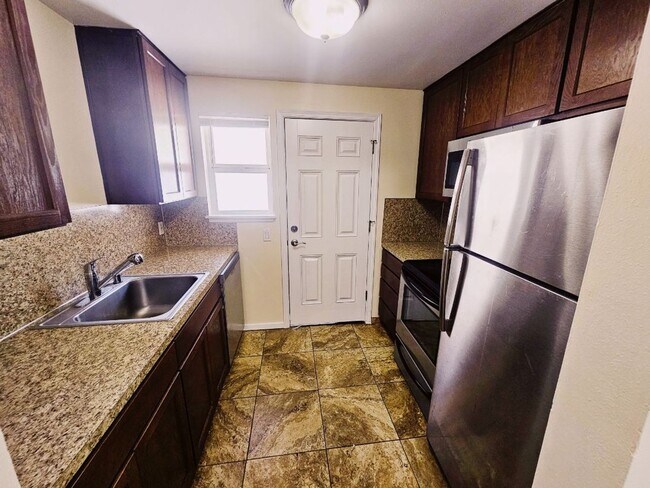 Building Photo - Harvey Development Duplex