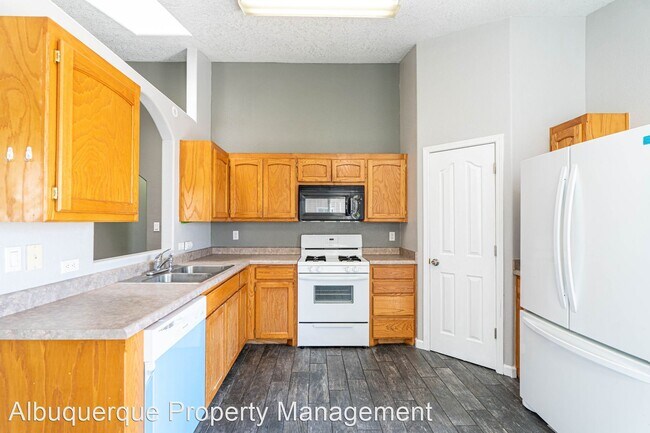 Building Photo - 3 br, 2 bath House - 628 Red Bluff St SW