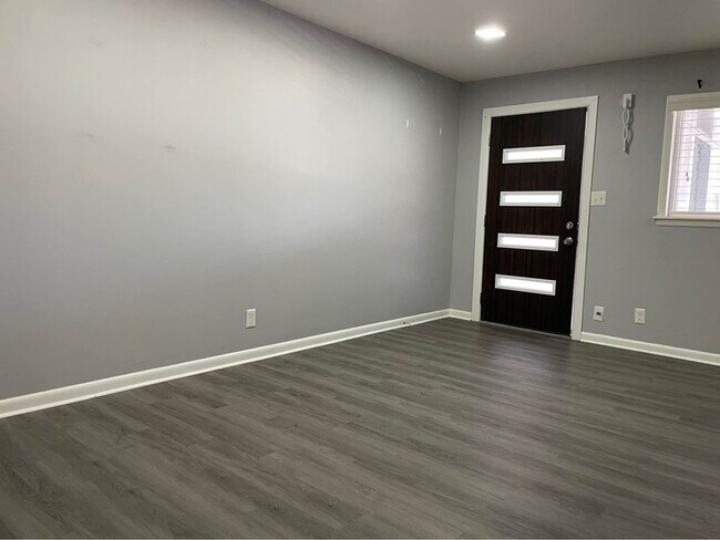 Foto del edificio - 3220 S Knoxville Ave