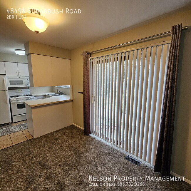 Foto del edificio - 48498 Sugarbush Rd