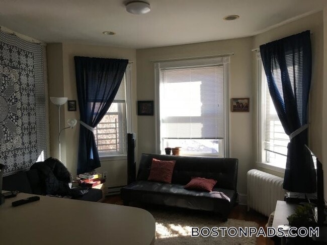 Building Photo - 55 Park Dr