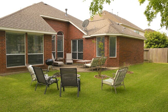 Foto del edificio - 4106 Hidden Fort Ln