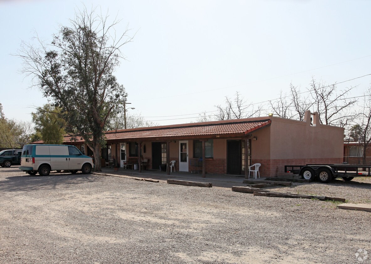 Foto principal - 740 E Limberlost Dr