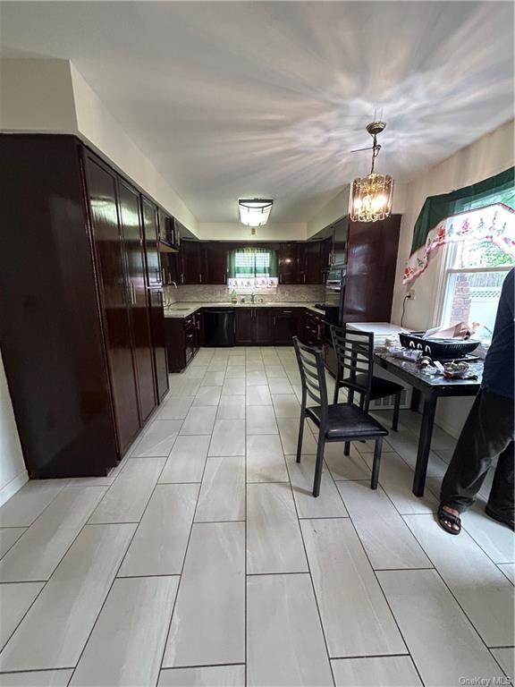 Foto del edificio - 103 Shonnard Pl