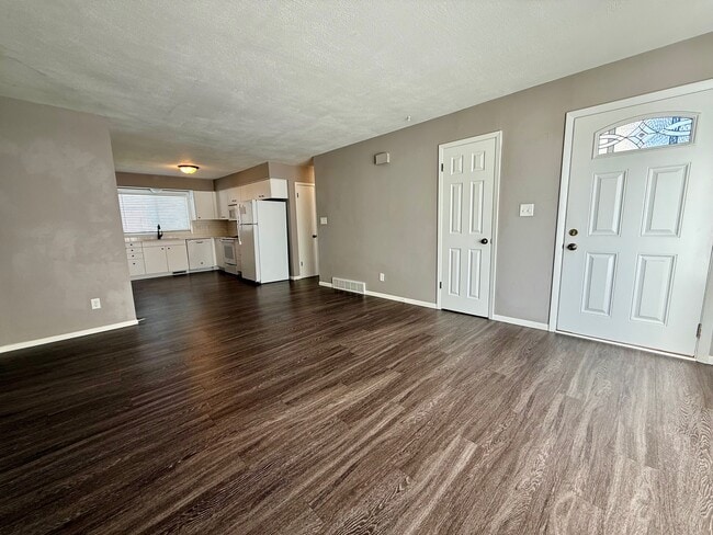 Building Photo - 2341 Fairway Ln