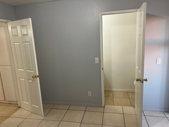 Building Photo - 3239 Baldwin Park Blvd