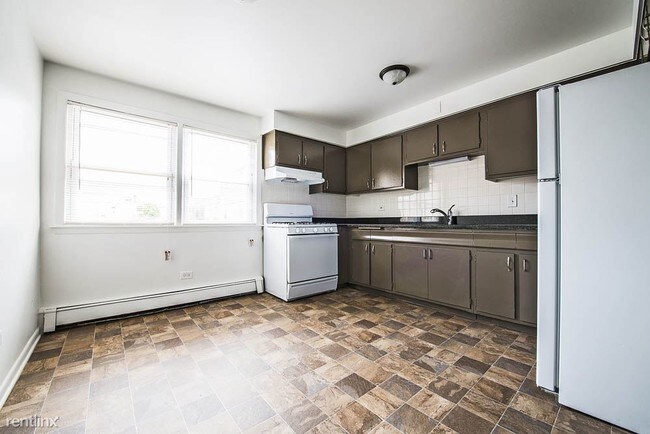 Foto del edificio - 2 br, 1 bath Apartment - 14119 S Tracy Ave