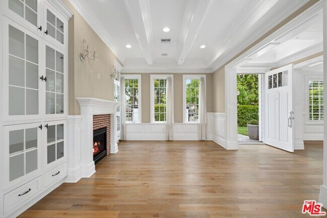 Building Photo - 4452 Bellingham Ave