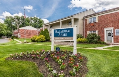 Building Photo - Balmoral Arms