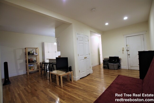 Foto del edificio - 1868 Commonwealth Ave