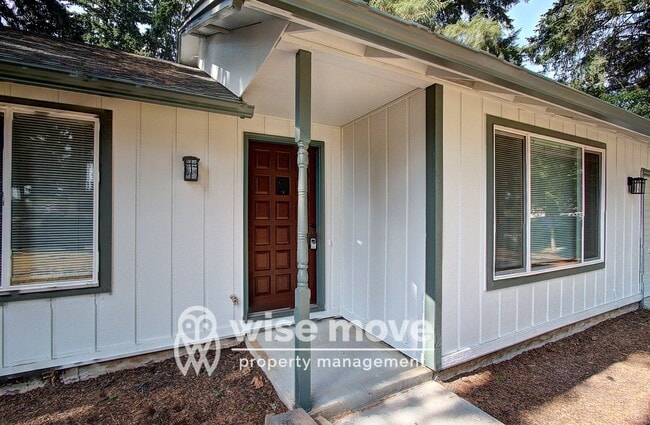 Building Photo - Newly Renovated 3 bedroom with HUGE yard