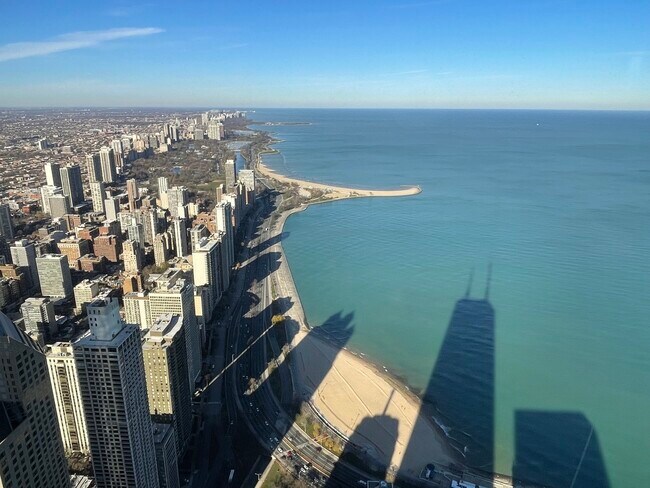 Foto del edificio - 175 E Delaware Pl