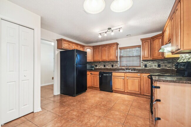 Building Photo - 8904 N Boulevard