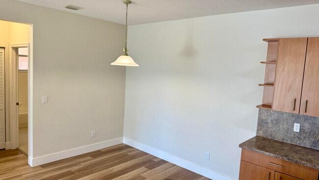 Foto del edificio - 3545 Forest Hill Blvd