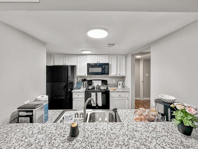 Foto del edificio - 16951 Addison Rd