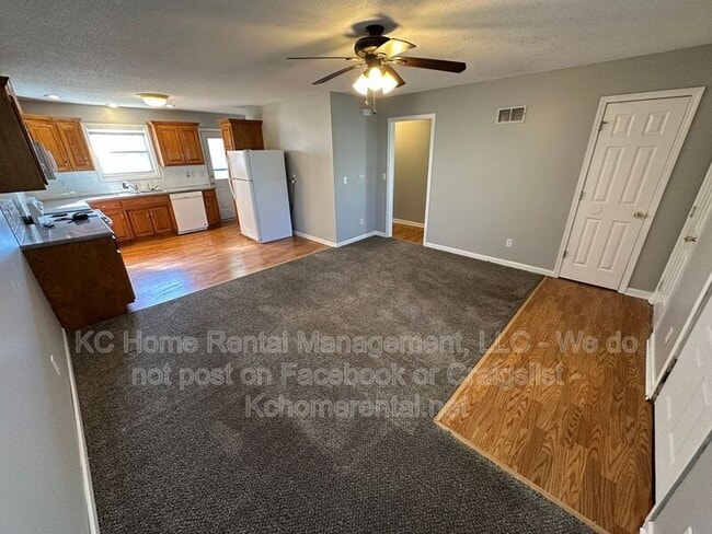 Building Photo - 817 NE Independence Ct