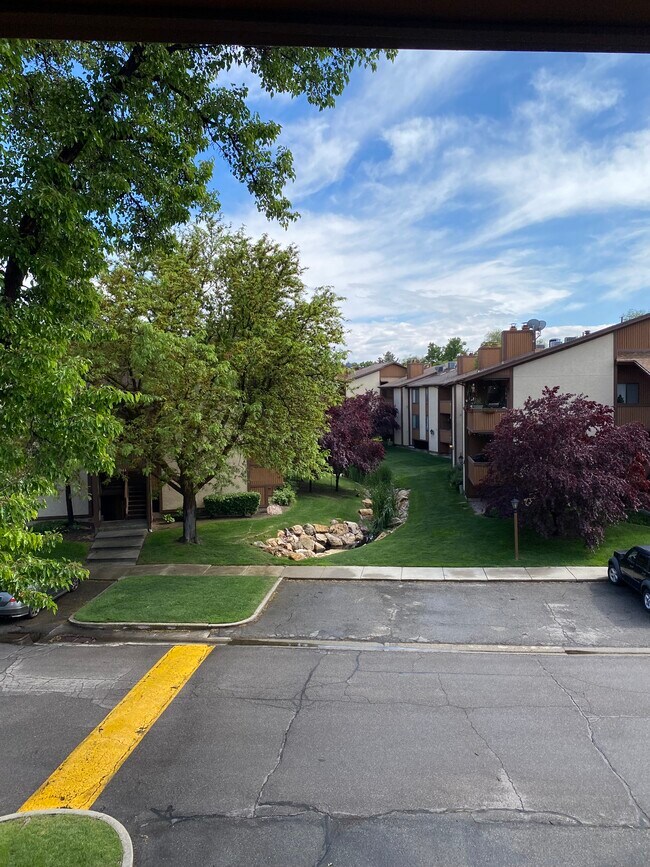 Building Photo - 1087 E Countrywoods Cir