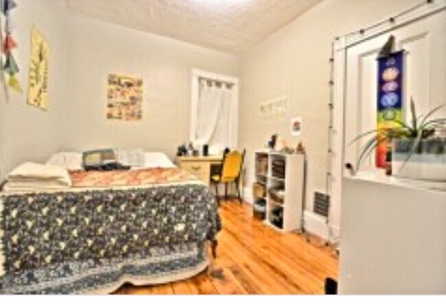 Building Photo - 201 Hillside St