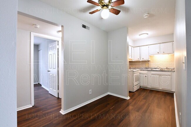 Foto del edificio - 214 E 13th St