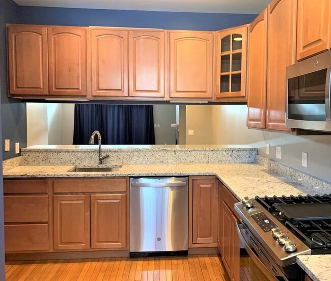 Building Photo - 2550 Cleinview Ave