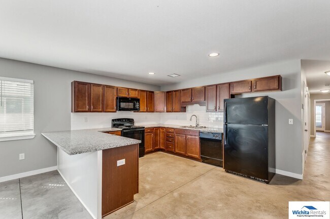 Foto del edificio - 3 bedroom 2 bath duplex
