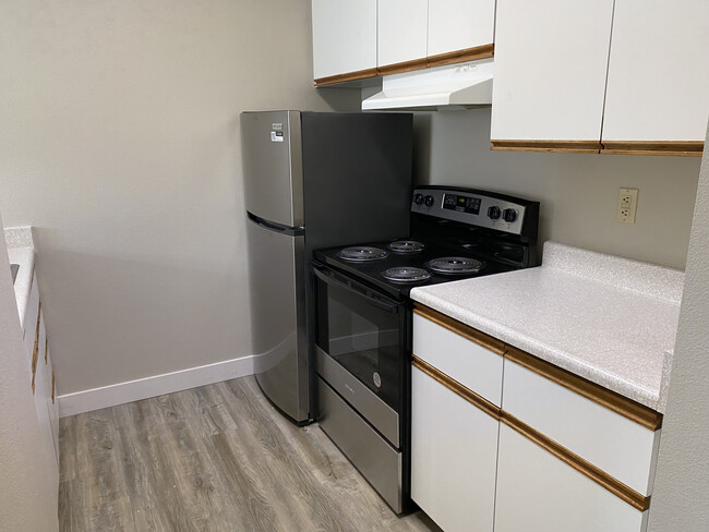 Building Photo - Divine Suites