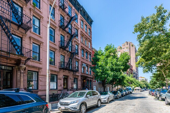 Building Photo - 274 W 12th St