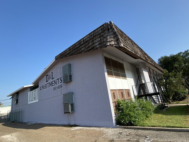 Building Photo - 1014 S 10th Ave