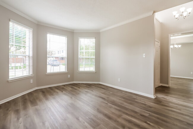 Building Photo - 322 Billingford Dr