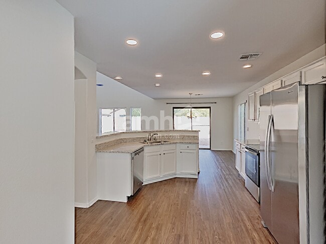 Foto del edificio - 16194 W Shangri La Rd