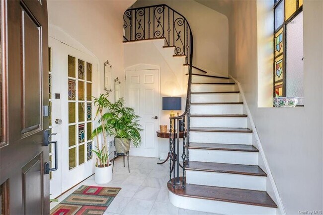 Foto del edificio - 1168 Pelham Pky