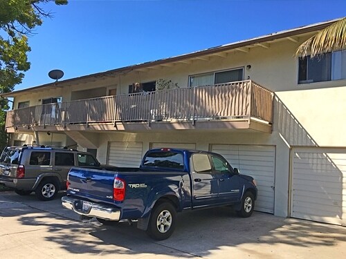 Building Photo - 1801 De La Vina St