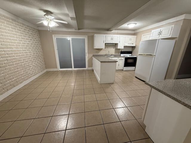 Building Photo - Lower Level Duplex Unit in North Peoria