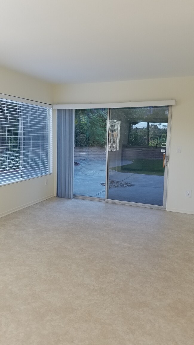 Building Photo - 10510 Hermanos Ct